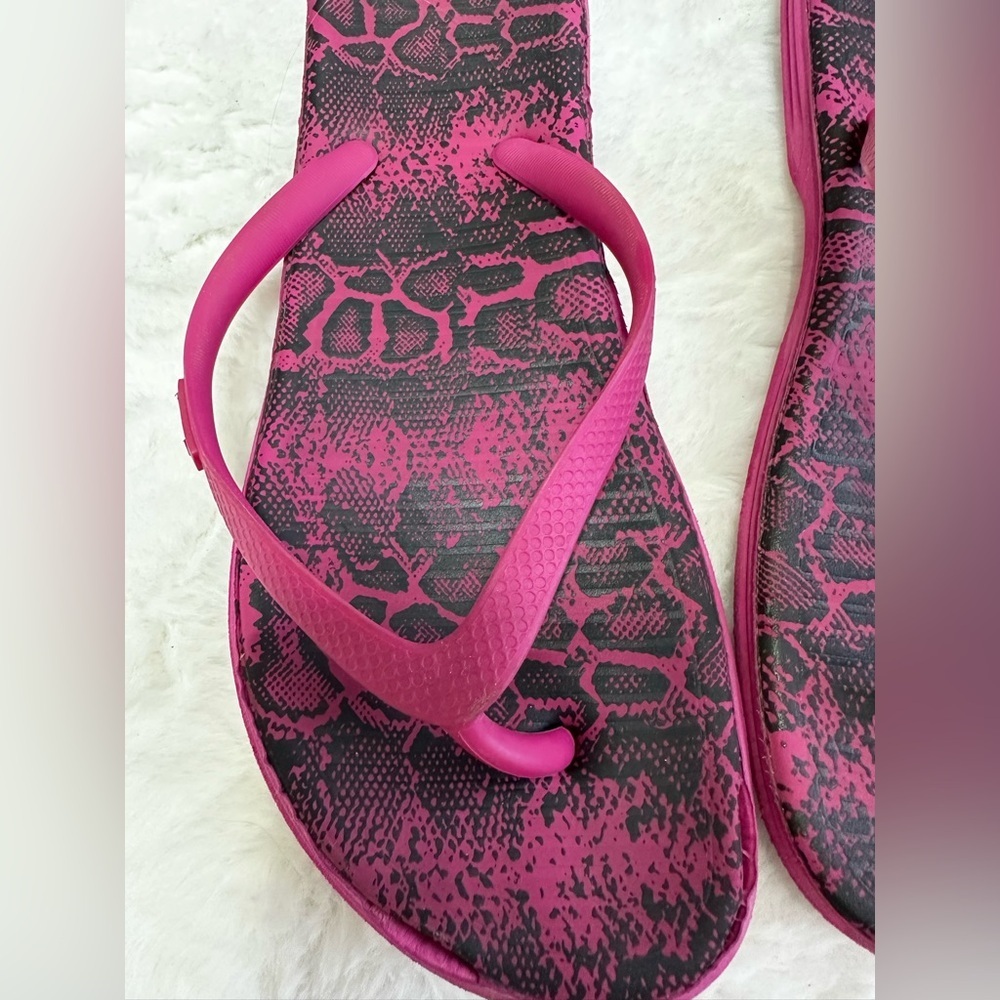Nike Women's Sandals in Pink and Black - Picture 2 of 7